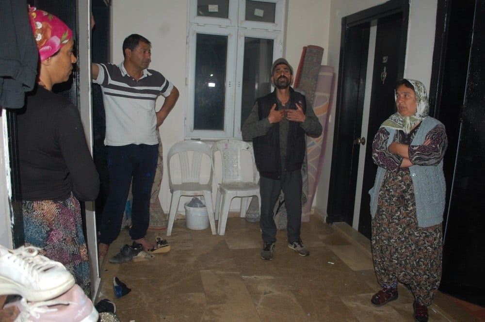 Eve kapanan komşusuna yardım istiyor 