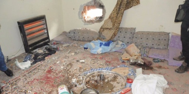 Eve roket isabet etti: 1 ölü, 1 yaralı