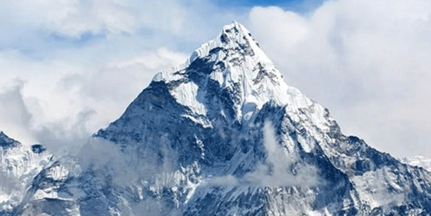 Everest Dağı’nda ilk koronavirüs vakası görüldü