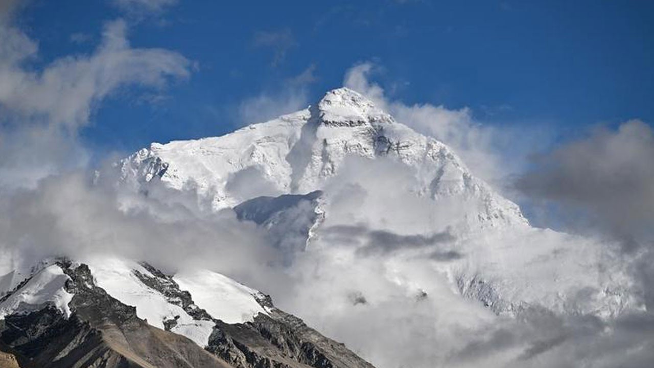 Everest’e zam geldi ama... İşte bu 97 zirveye tırmanmak artık ücretsiz