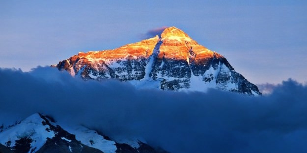Everest Dağı'nın yüksekliği yeniden ölçülecek