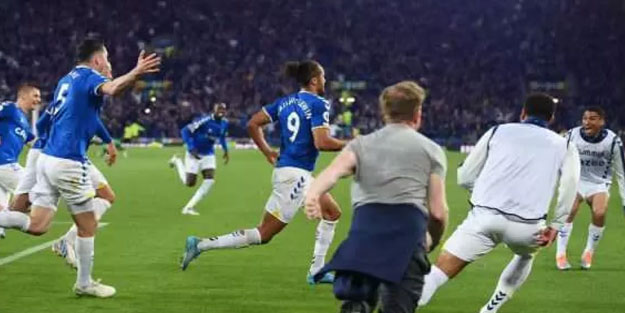 Everton Premier Lig'de kalmayı garantiledi!