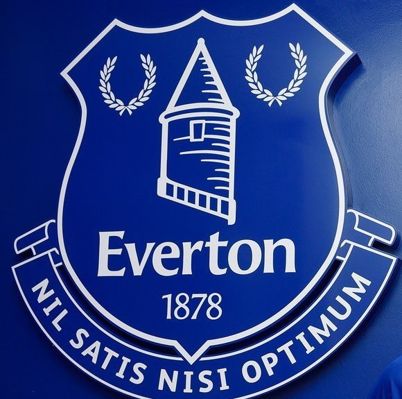 Evertonlı futbolcuda korona virüs şüphesi! 