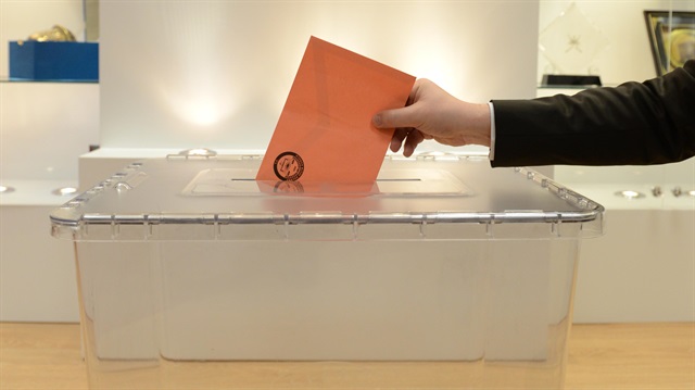 'Evet' demek için partisinden istifa etti