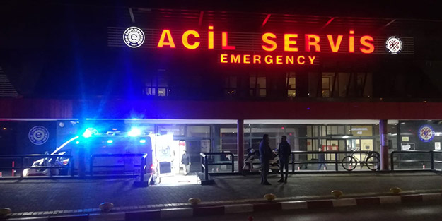 Evi ateşe verecekken kendisine müdahale etmek isteyen babasını bıçakladı
