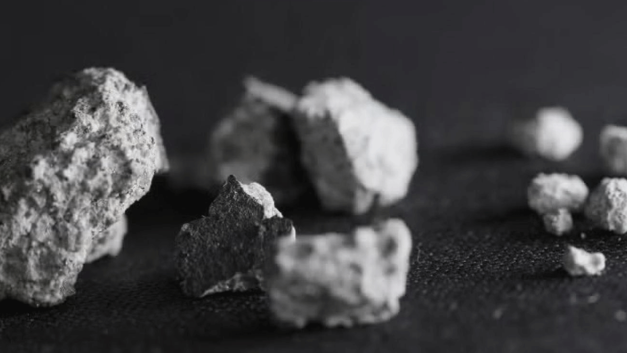 Evi delen göktaşı, dünyadan yaşlı çıktı