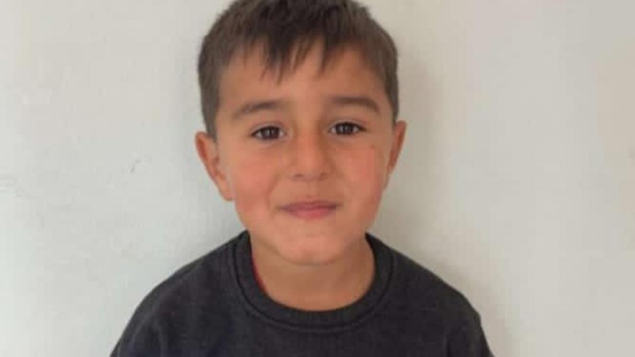 Evin damında ölü bulunmuştu: 5 yaşındaki çocuk defnedildi