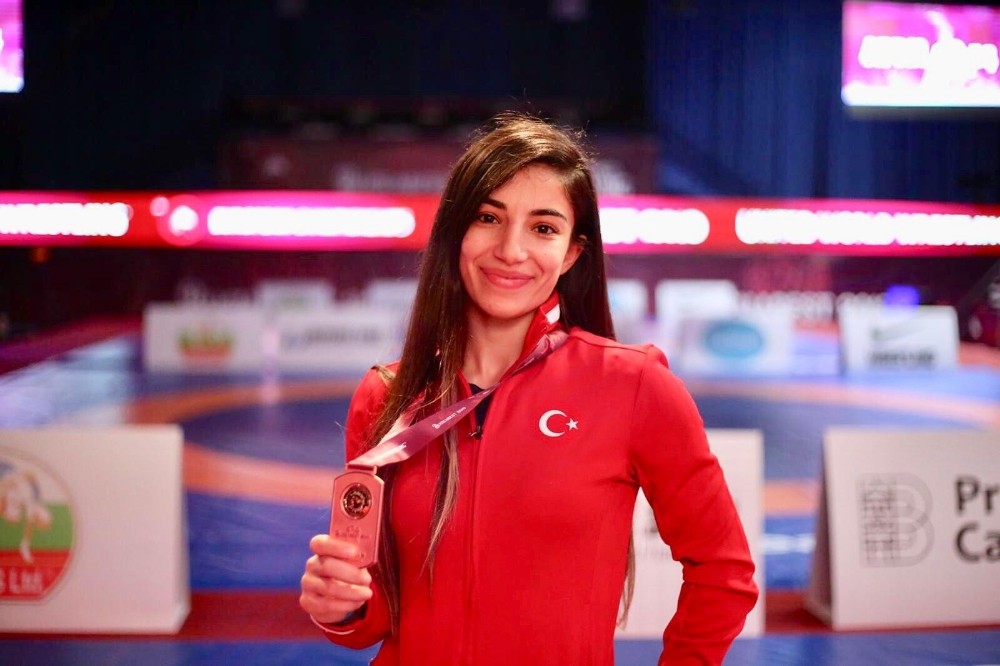 Evin Demirhan: 