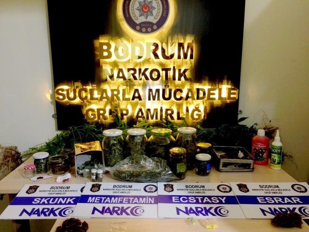 Evin her köşesinden uyuşturucu çıktı 