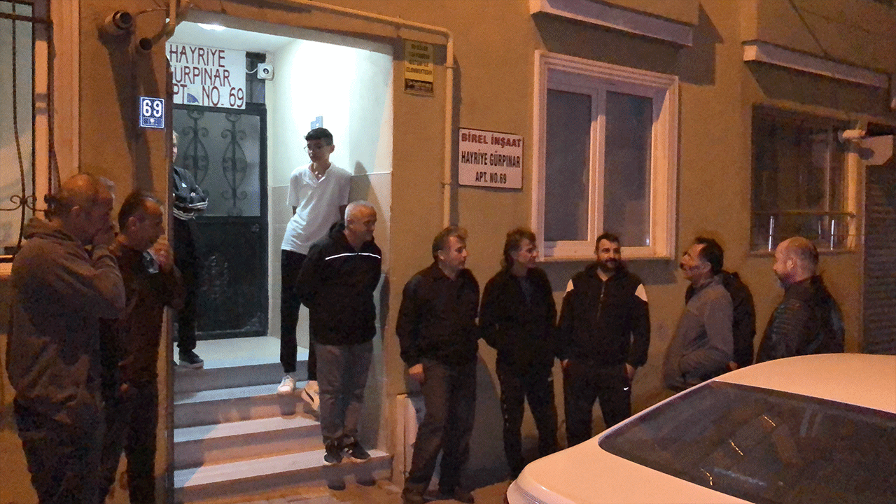 Evin içi tıka basa çöp dolu