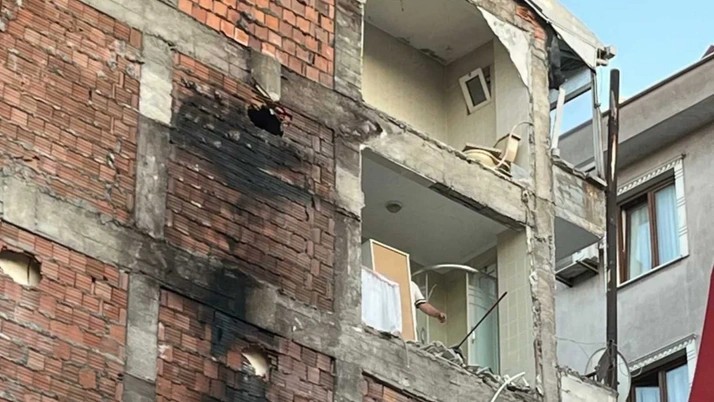 Evin odasını mahalleye kattılar! Güngören'de yıkım skandalı