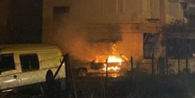Evin önündeki araç alev topuna döndü