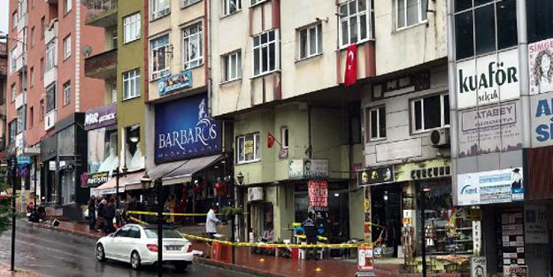 Evin penceresinden düşen yaşlı adam öldü