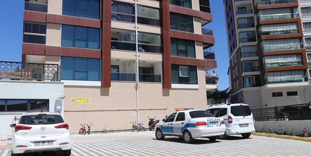 Evinde ölü bulundu