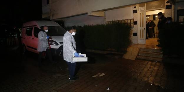 Evinde ölü bulundu