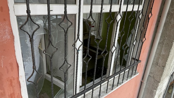 Evinde oyuncak paketleyen kadın hayatının şokunu yaşadı! Oyuncaklar bir anda alev aldı