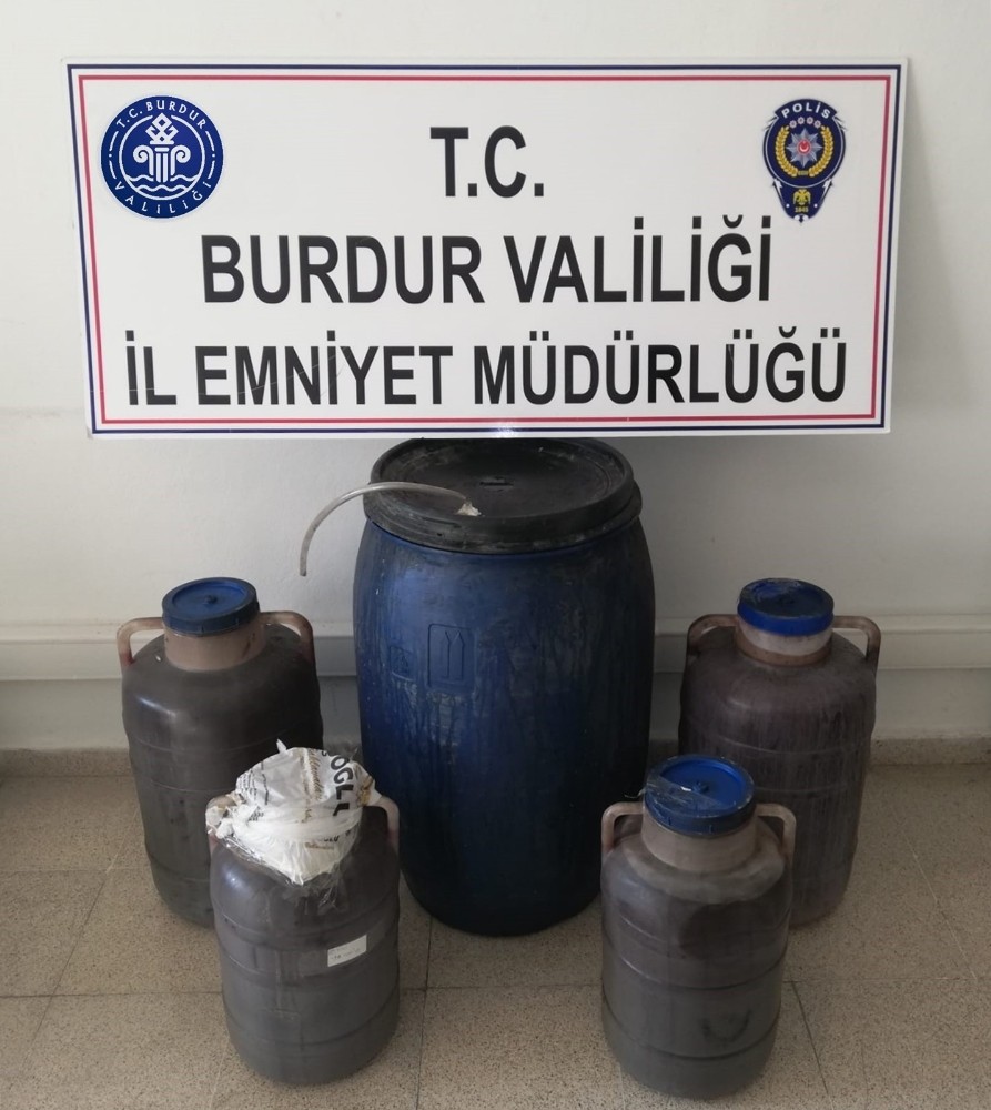 Evinde sahte içki ünitesi ile yakalandı 