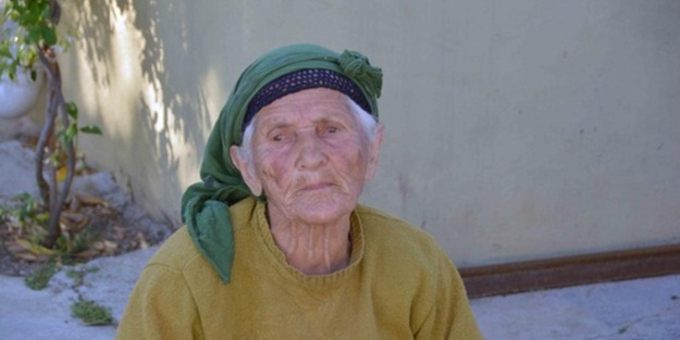 Evinden 10 kamyon çöp çıkarıldı