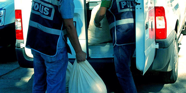 Evinden tam 13 çuval 'devlet sırrı' çıktı!