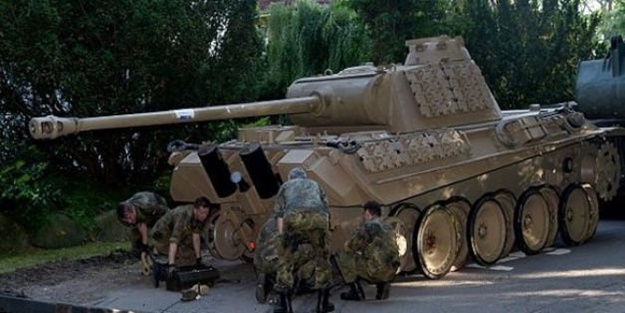 Evinden tank çıktı!