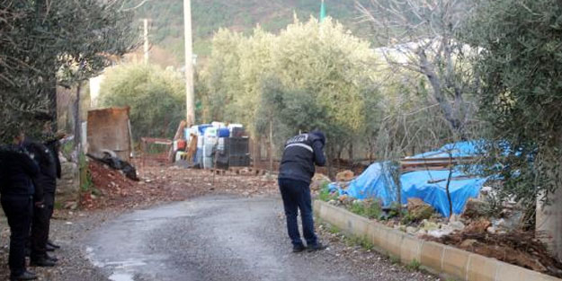 Evine 15 metre mesafede ölü bulundu