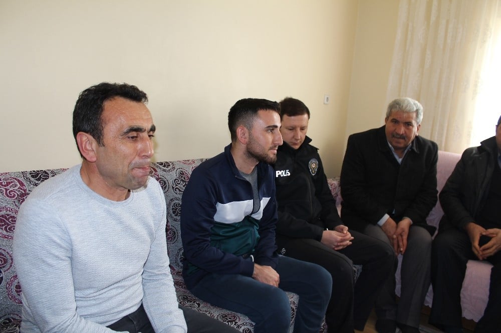 Evine dönen gaziye ziyaretçi akını 