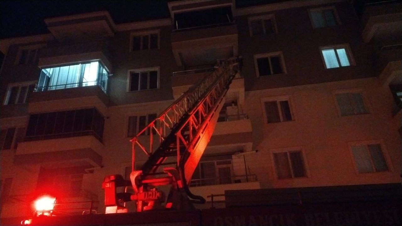 Evini ateşe verdi! Hem kendi hem oğlu öldü