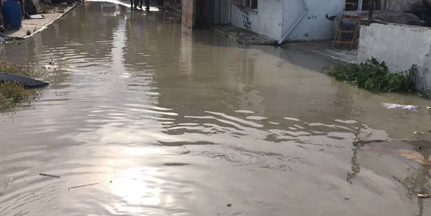 Evini su basan vatandaş isyan etti: Hiçbir şey güzel olmadı!