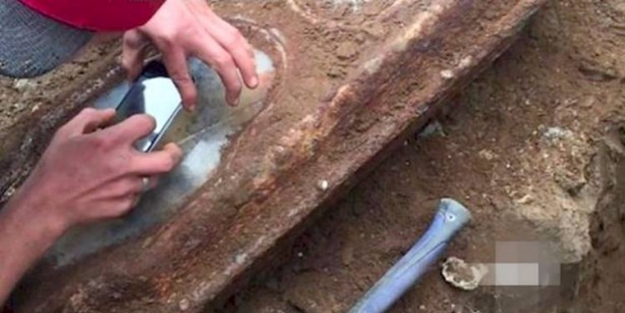 Evinin altından bebek tabutu çıktı, gizemini dünya konuştu!