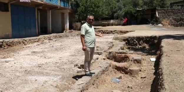 Evinin avlusundan hazine çıktı! Taşınması 3 yıl sürdü