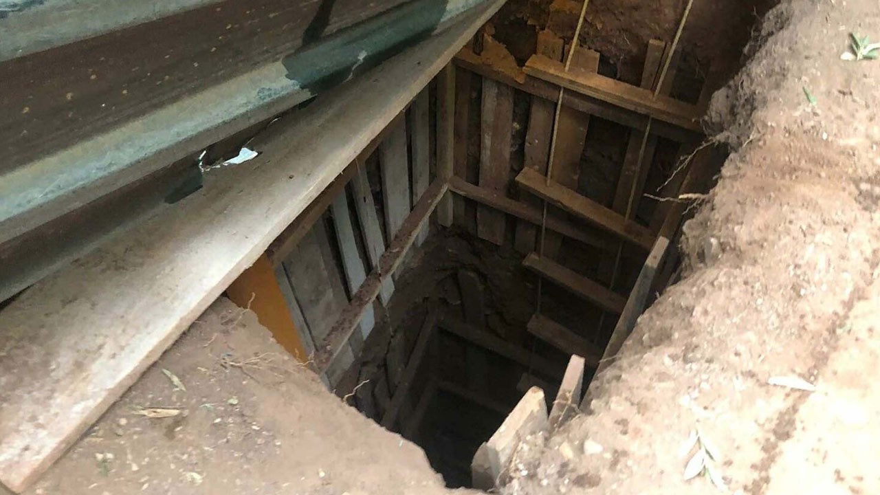 Evinin bahçesini kazdı, define ararken yakalandı!