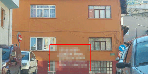 Evinin duvarına öyle bir yazı yazdı ki!