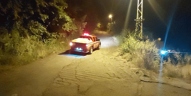 Evinin önünde ateş yaktı, ekipler alarma geçti