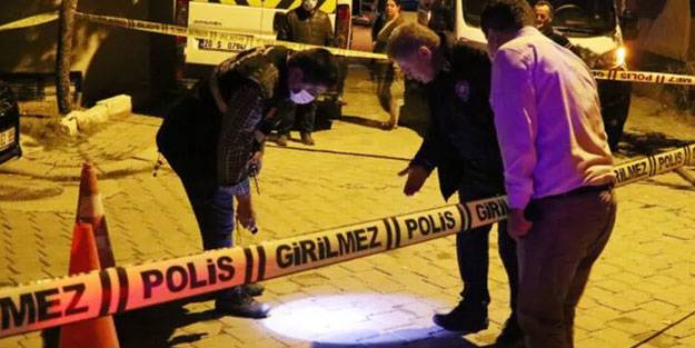 Evinin önünde kurşunların hedefi oldu