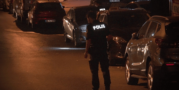 Evinin önünde otururken kurşun yağmuruna tutuldu