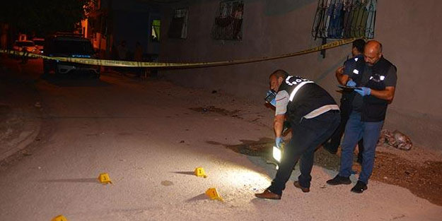 Evinin önünde silahlı saldırıya uğradı
