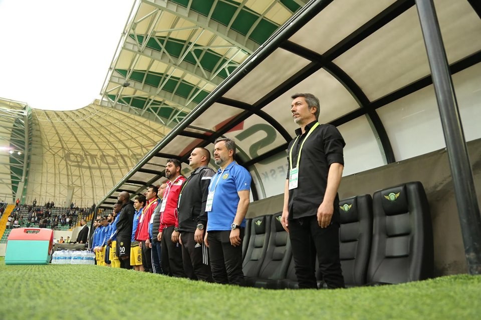 Evkur Yeni Malatyaspor Ali Ravcı ile çıkışa geçti 