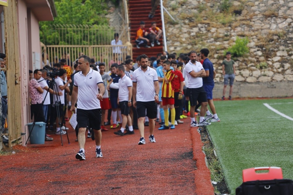 Evkur Yeni Malatyaspor altyapı seçmelerine yoğun katılım 