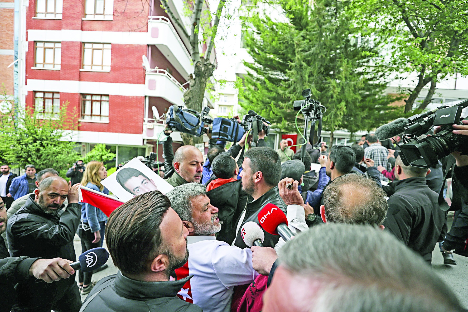 Evladını isteyen babalara HDP terörü