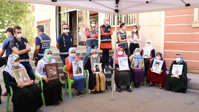 Evlat nöbeti 465. gününde! HDP ‘oğlun bizde’ deyip PKK’ya verdi
