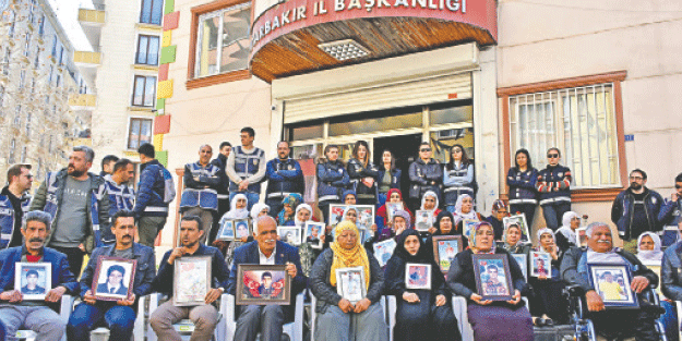 Evlat nöbetinde 3. Yıl! Allah, Akit’ten razı olsun