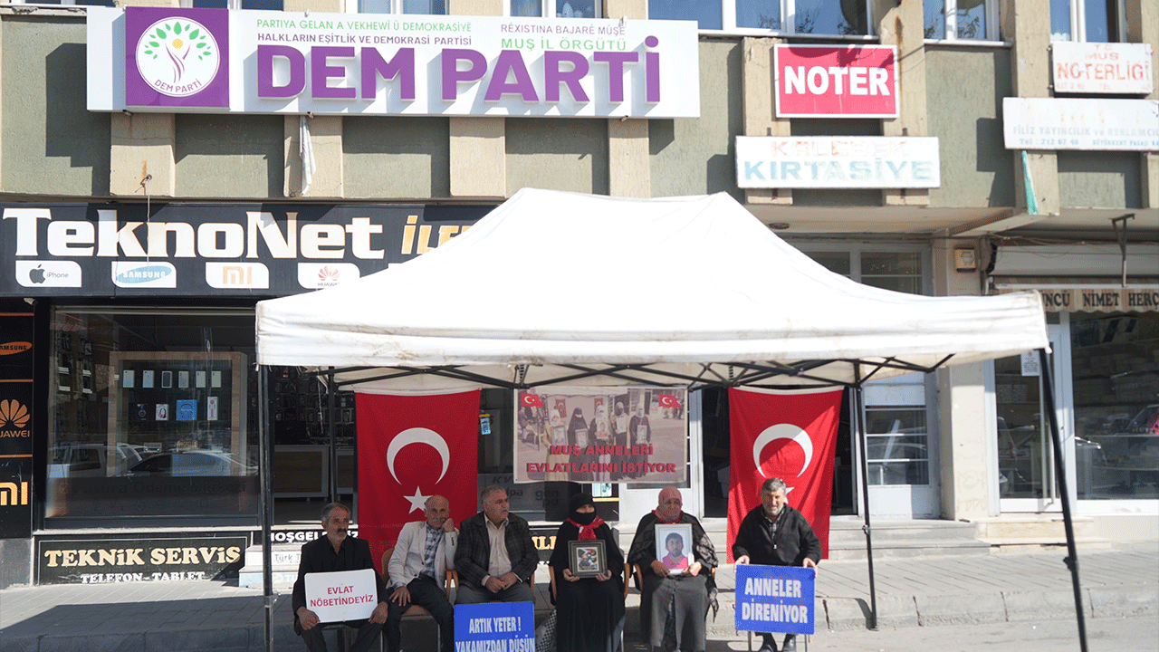 Evlat nöbetinde Muşlu ailelerin direnişi sürüyor! "Biz bir gidersek bin geliriz"