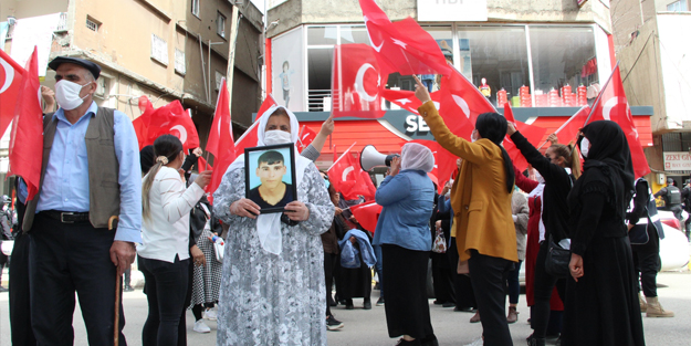 Evlat nöbetindeki acılı baba: HDP oğlumuzu PKK'ya satmış!