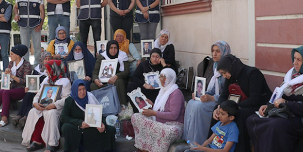 Evlat nöbetindeki ailelerden HDPKK’lı Pervin Buldan’a sert tepki!