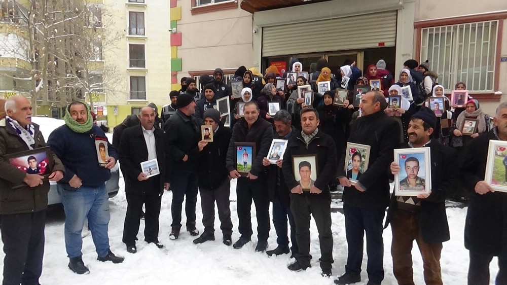 Evlat nöbetindeki ailelerden para aldıkları iddialarına sert tepki 