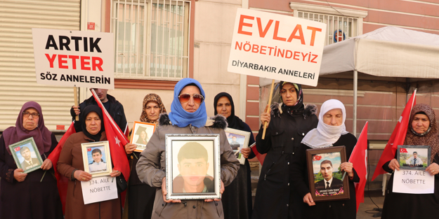 Evlat nöbetine bir aile daha katıldı