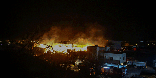 Evler, fabrikalar, onlarca insan... Hatay yangın felaketiyle boğuşuyor