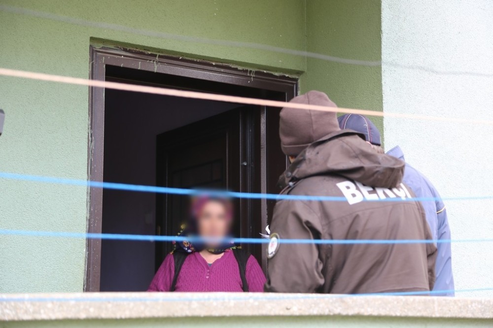 Evler tek tek gezilerek dağıtıyor 