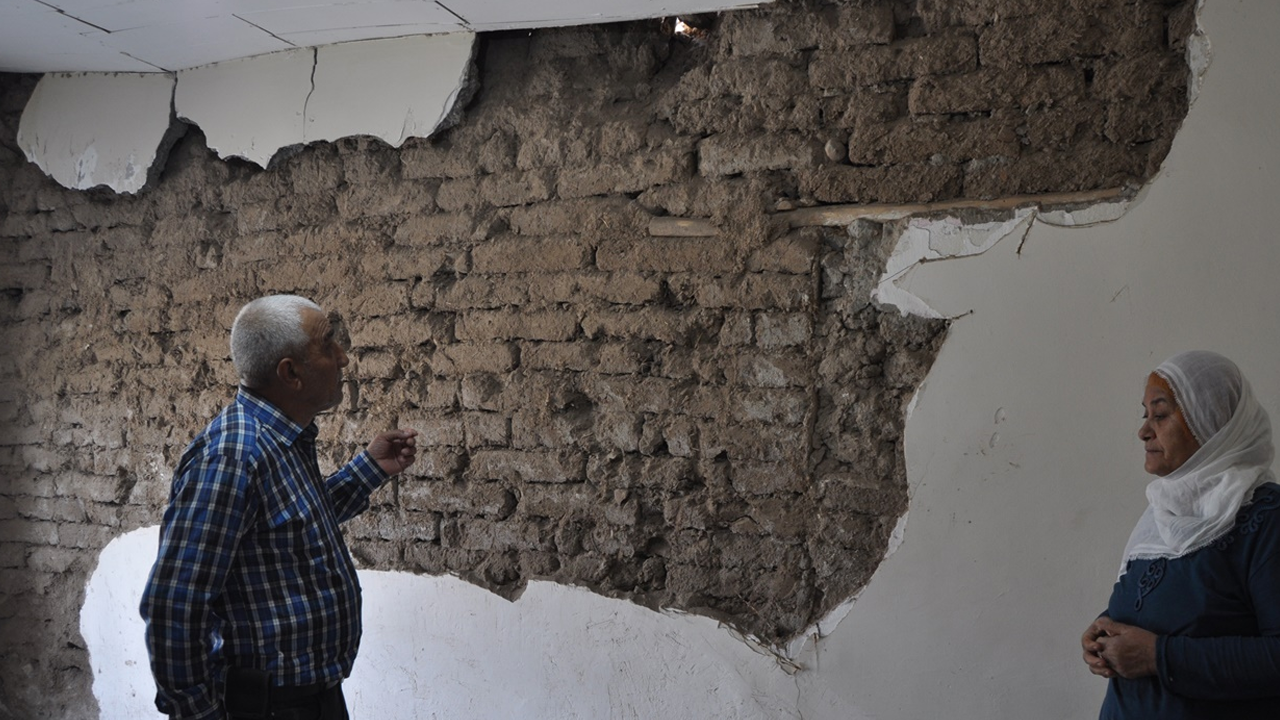 Evleri harabeye dönen yaşlı çift acil yardım bekliyor!