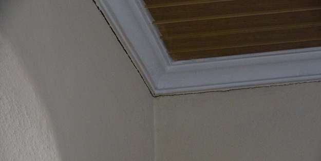 Evleri tehdit ediyor! Yaşlı çift yardım istedi